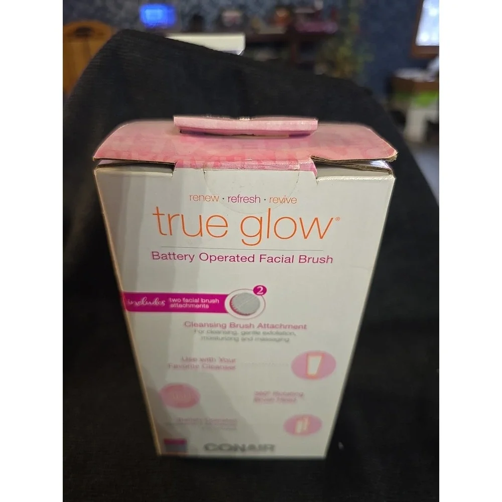 Conair True Glow Battery Operated Facial Brush w/ 2 Attachments FCB7 2 Speeds‎